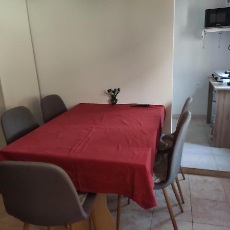 Lelle Lelke Apartmanhaz Διαμέρισμα Balatonlelle Εξωτερικό φωτογραφία