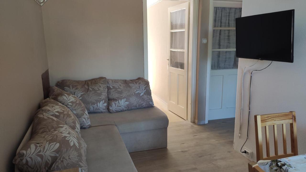 Lelle Lelke Apartmanhaz Διαμέρισμα Balatonlelle Εξωτερικό φωτογραφία