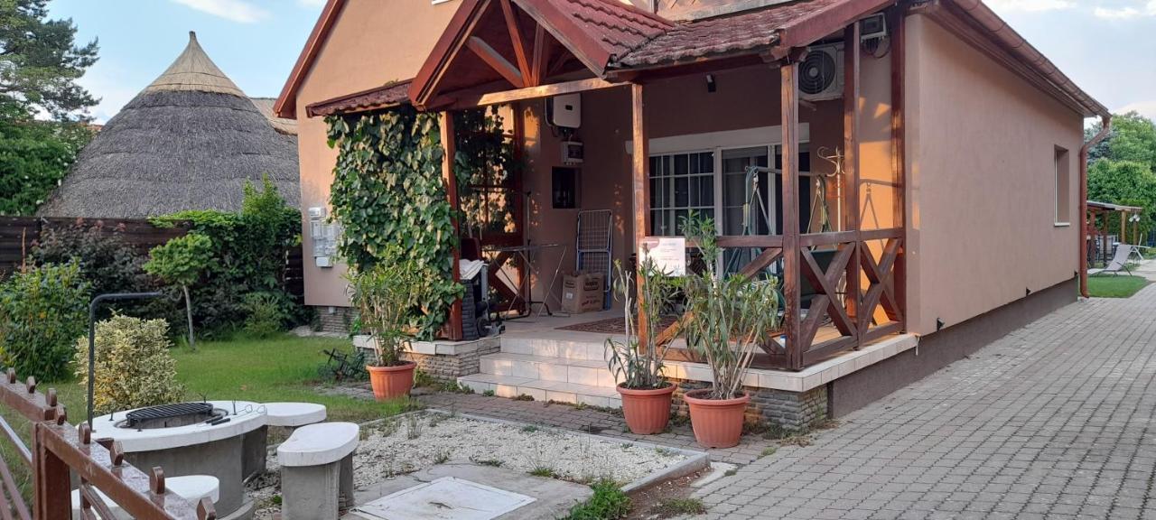 Lelle Lelke Apartmanhaz Διαμέρισμα Balatonlelle Εξωτερικό φωτογραφία
