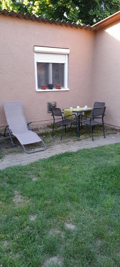 Lelle Lelke Apartmanhaz Διαμέρισμα Balatonlelle Εξωτερικό φωτογραφία