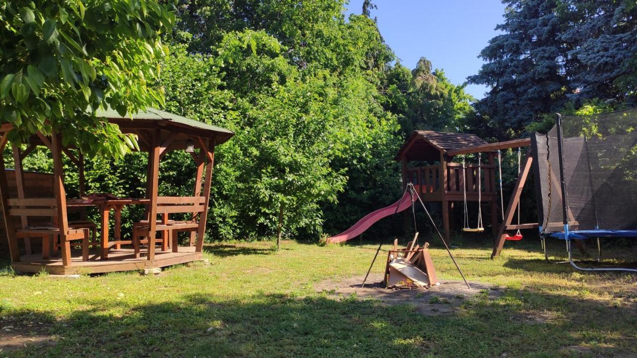 Lelle Lelke Apartmanhaz Διαμέρισμα Balatonlelle Εξωτερικό φωτογραφία