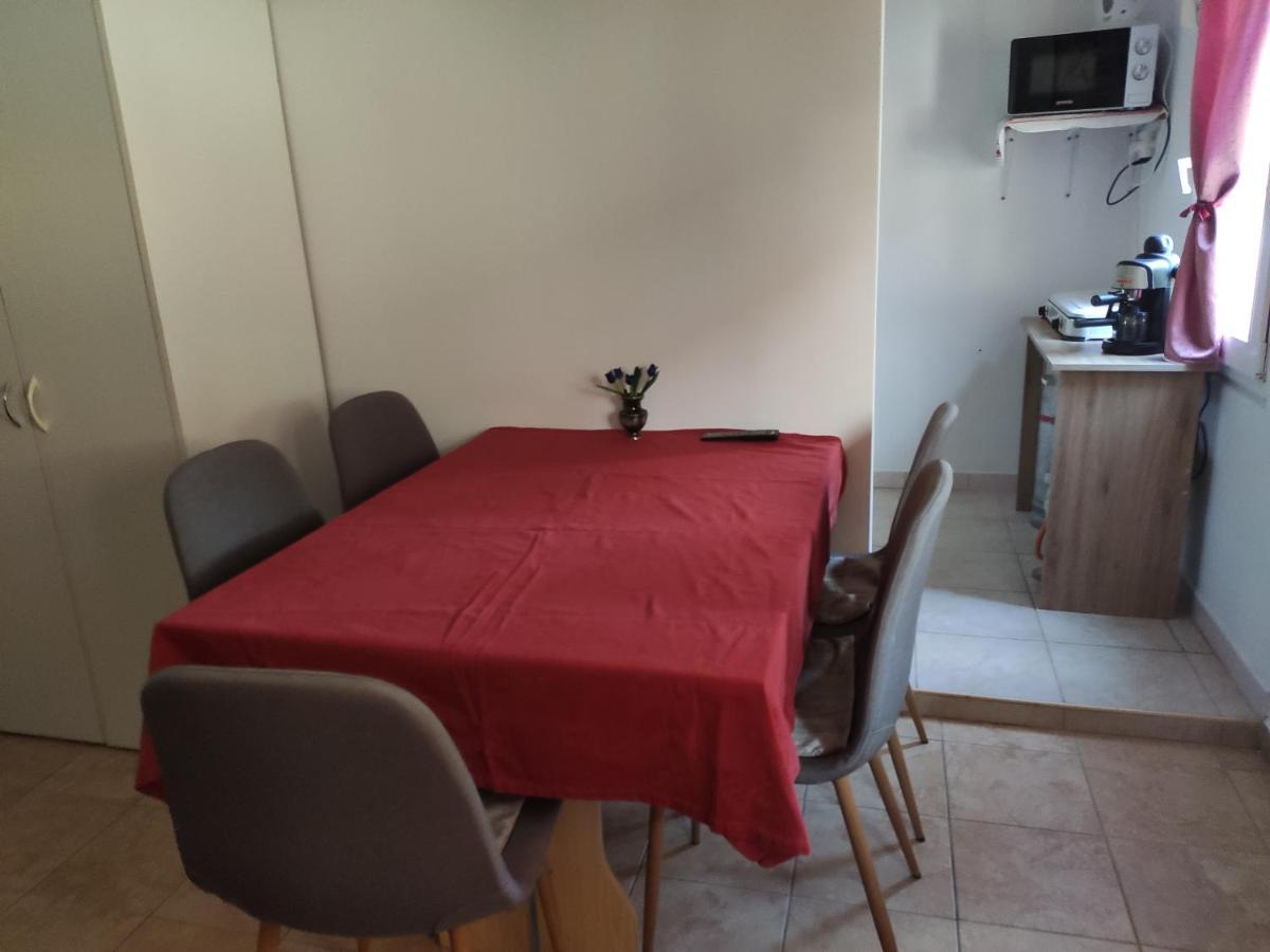 Lelle Lelke Apartmanhaz Διαμέρισμα Balatonlelle Εξωτερικό φωτογραφία