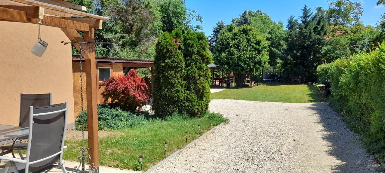 Lelle Lelke Apartmanhaz Διαμέρισμα Balatonlelle Εξωτερικό φωτογραφία