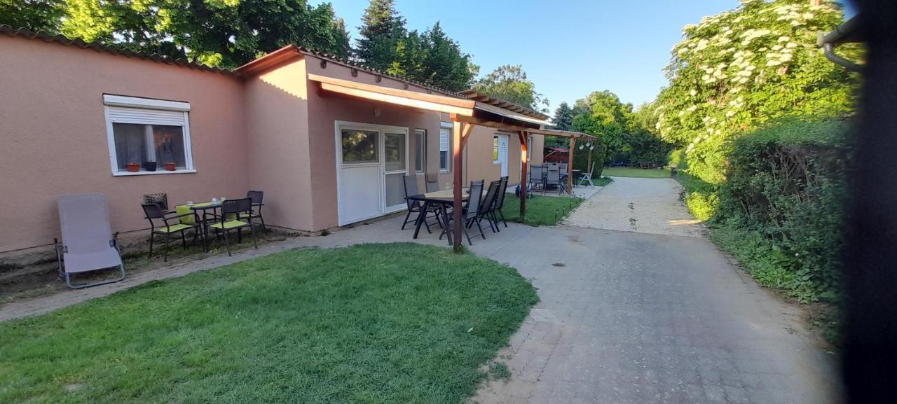 Lelle Lelke Apartmanhaz Διαμέρισμα Balatonlelle Εξωτερικό φωτογραφία