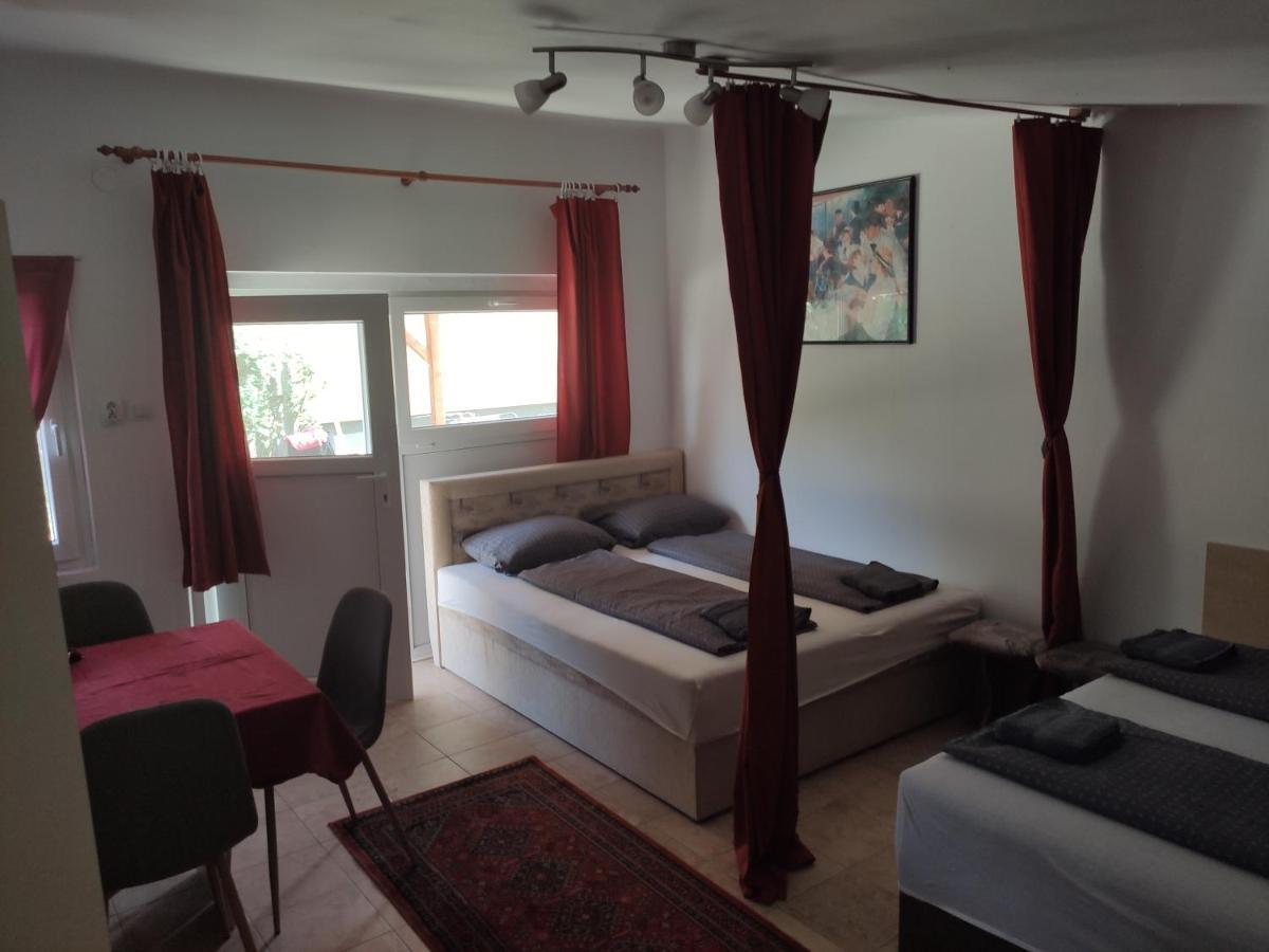 Lelle Lelke Apartmanhaz Διαμέρισμα Balatonlelle Εξωτερικό φωτογραφία