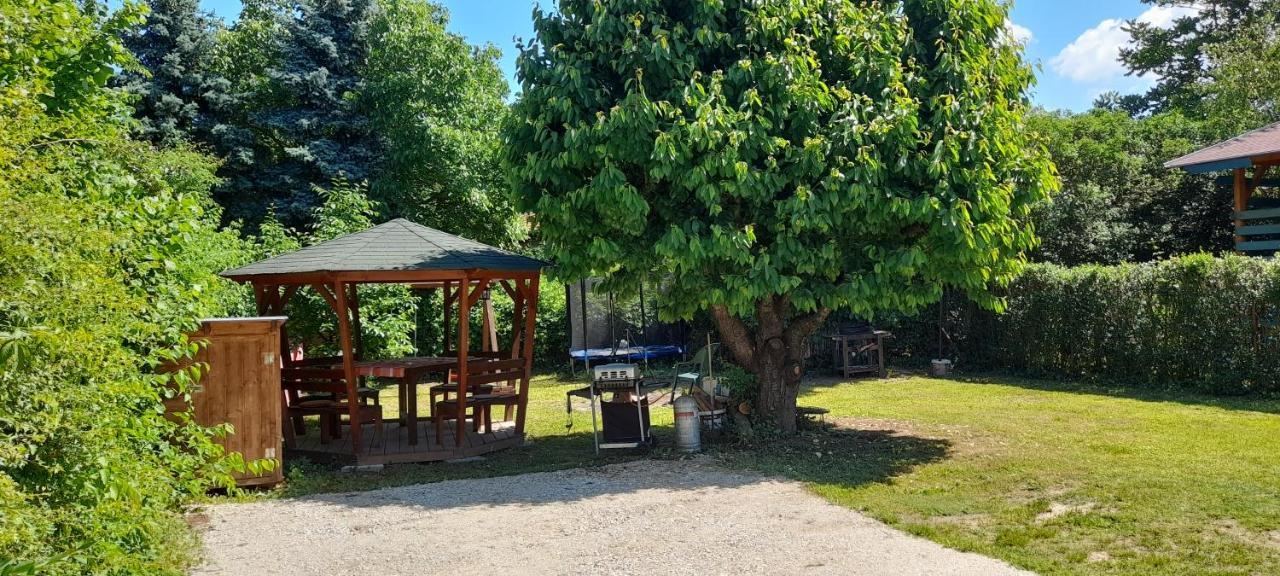 Lelle Lelke Apartmanhaz Διαμέρισμα Balatonlelle Εξωτερικό φωτογραφία
